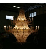 Lampadario gigante con 82 lampade con cristalli